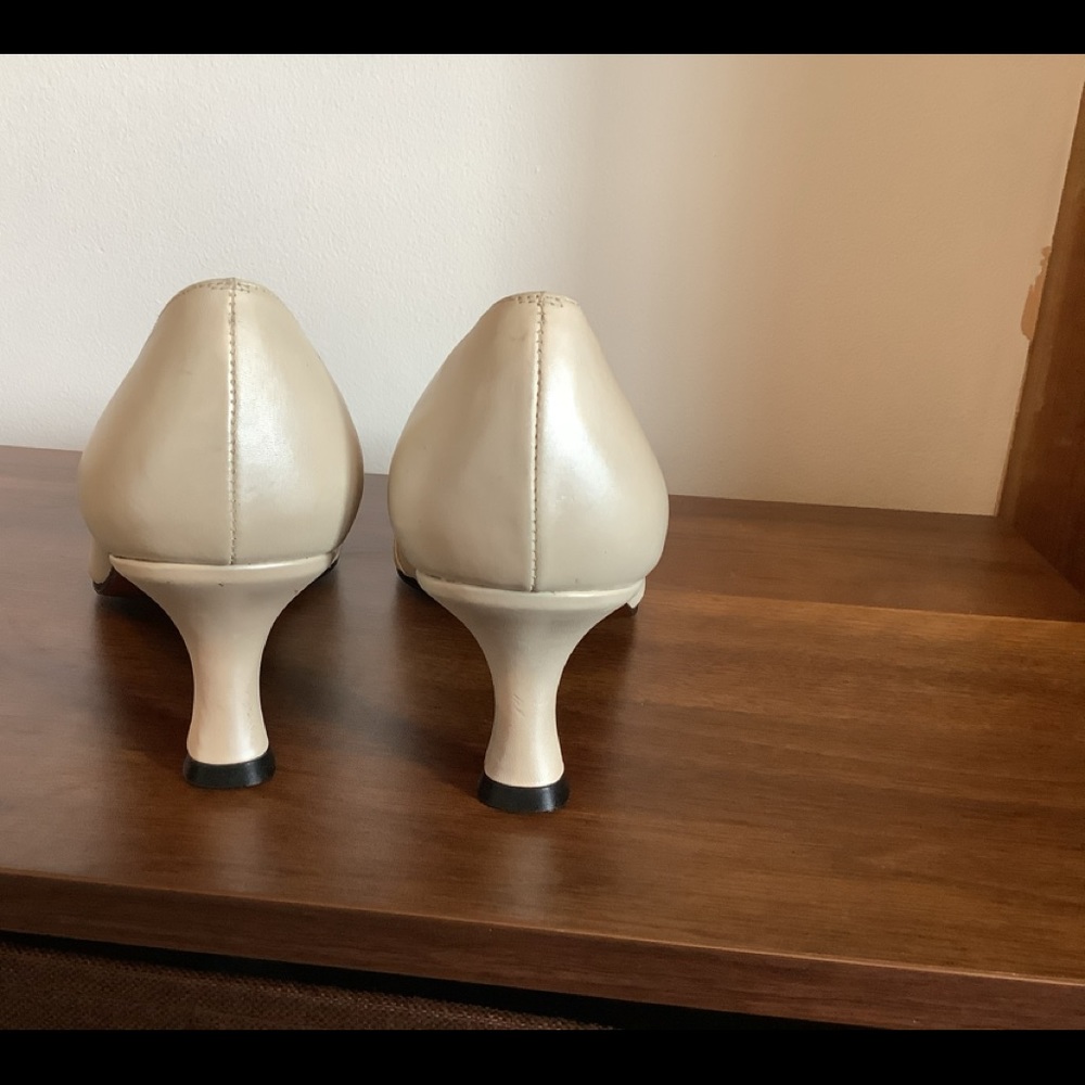 Stuart Weitzman Pump - image 8